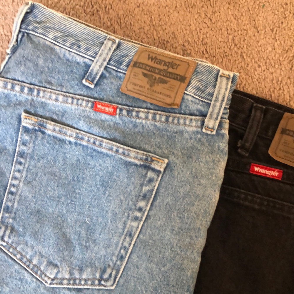 Wrangler Relaxed Blue and Black Jeans 40/30
Bundle